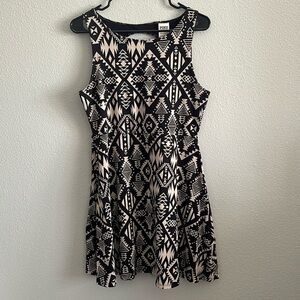 PINK Victoria’s Secret Size Large Aztec Print Skater Dress With Open Back